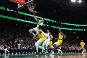 그저 바라볼 수밖에… ‘NBA 동부’ 결승 1차전 보스턴 승리 | 서울신문 그저 바라볼 수밖에… ‘NBA 동부’ 결승 1차전 보스턴 승리