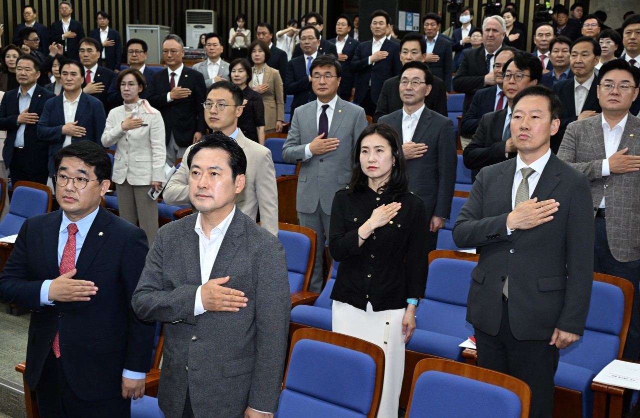 김용현 전 장관, 국회 증인신문 거부·번복 논란
