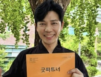 “아나운서 1차 합격·대학 4년 장학금”…‘불륜 배우’의 깜짝 스펙 | 서울신문 “아나운서 1차 합격·대학 4년 장학금”…‘불륜 배우’의... 