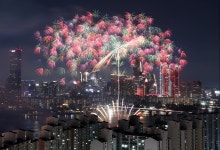 27일 ‘100만명’ 여의도 불꽃축제…한강버스 멈추고 여의동로 통제 | 서울신문 27일 ‘100만명’ 여의도 불꽃축제…한강버스 멈추고... 