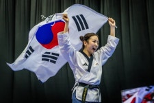 ‘金 17개’ 한국, 태권도품새선수권 13회 연속 종합우승…‘3연속... 한국, 태권도품새선수권 13회 연속 종합우승…‘3연속 金’ 이주영... 