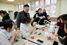 서울시의회 박상혁 교육위원장, 교육공무직원 총파업 따른 대체급식 학교 현장방문 | 서울신문 서울시의회 박상혁 교육위원장, 교육공무직원... 