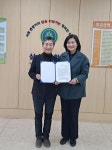 유정희 서울시의원, 관악구 소재 삼성중학교에서 감사장 받아 | 서울신문 유정희 서울시의원, 관악구 소재 삼성중학교에서 감사장 받아