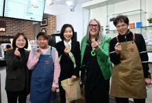 최호정 서울시의회 의장, 주한아일랜드대사와 발달장애인 자립지원시설 방문 | 서울신문 최호정 서울시의회 의장, 주한아일랜드대사와... 