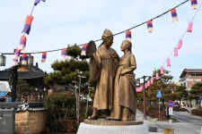 흑돼지·장어에 얼쑤~ | 서울신문 남원서 만난 변강쇠, 색 아닌 민심을 터놓다…이리 오너라, 먹고 놀자… 흑돼지·장어에 얼쑤~