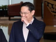日 출장 마치고 귀국한 이재용 회장 | 서울신문 日 출장 마치고 귀국한 이재용 회장