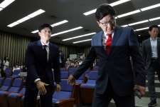 체제 정비 갈피 못 잡는 국힘… 5시간 넘는 격론에도 결론 못 냈다 | 서울신문 체제 정비 갈피 못 잡는 국힘… 5시간 넘는 격론에도 결론 못 냈다