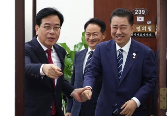여야 지도부 첫 상견례서 협치 공감대… 李대통령, 원내대표 오찬 제안 | 서울신문 여야 지도부 첫 상견례서 협치 공감대… 李대통령, 원내대표...