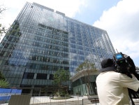 “수사기관 공개출석 첫 영부인”… 김건희 소환 특검 수사 ‘분수령’ | 서울신문 “수사기관 공개출석 첫 영부인”… 김건희 소환 특검 수사... 