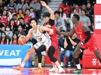 유기상 없으면 최형찬, 3쿼터 3점 3개 ‘쾅’…‘타마요·마레이... 없으면 최형찬, 3쿼터 3점 3개 ‘쾅’…‘타마요·마레이 48점’ LG, 2위... 