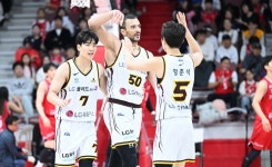 유기상 없으면 최형찬, 3쿼터 3점 3개 ‘쾅’…‘타마요·마레이... 없으면 최형찬, 3쿼터 3점 3개 ‘쾅’…‘타마요·마레이 48점’ LG, 2위... 