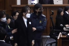 [속보] 법원, 김건희 ‘주가조작 가담·명태균’ 혐의 불인정... [속보] 법원, 김건희 ‘주가조작 가담·명태균’ 혐의 불인정…‘샤넬백’ 인정