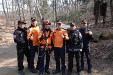 이영희 경기도의원, 용인소방서 산악사고 대비 특별구조훈련 참여 | 서울신문 이영희 경기도의원, 용인소방서 산악사고 대비 특별구조훈련 참여