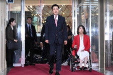 장동혁 “개헌, 李 대통령 연임 전단계”…우원식 의장 “계엄 선 긋는 데 도움” | 서울신문 장동혁 “개헌, 李 대통령 연임 전단계”…우원식... 