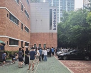 [속보] 송파구 일부 투표소 ‘용지 부족’ 혼란…선관위 “이송 중... 송파구 일부 투표소 ‘용지 부족’ 혼란…선관위 “이송 중, 정상 투표 가능”