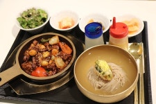 슈퍼문 보고 향하는 잠실 롯데백화점 맛집 | 식신
