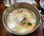 New Year&#39;s Day! Five places to eat rice cake|jahasonmandu,gaeseongmandugung,seobugmyeon-og,namdouihyang-gi,saebom-tteog-gug... 