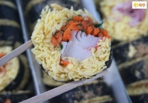 강남 직장인들이 줄 서서 사 먹는다는 김밥집 정체 | 식신
