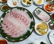 지금 가장 싱싱한, 전국 7월 제철 해산물 맛집 5 | 식신