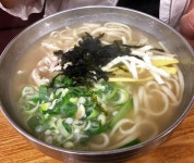 当您想到热汤时，最好的 5 家 kalguksu 餐厅|hwemilisonkalgugsu,新宿 ,ttottokal-gug-su,pil-dong-dalg-kal-gug-su,haneul-inejang-kal... 