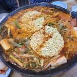 역사가 있는 소울푸드, 의정부 부대찌개거리 맛집5 | 식신 역사가 있는 소울푸드, 의정부 부대찌개거리 맛집 5 | 식신