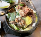 수북한 고기와 뜨끈한 국물 갈비탕 맛집 베스트5 | 식신 수북한 고기와 뜨끈한 국물! 헛헛한 영혼을 채우는 갈비탕 맛집 베스트5 | 식신