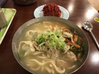 겨울 추위도 물리는 뜨끈함 서울 닭칼국수 맛집 5곳 | 식신 겨울 추위도 물리는 뜨끈함, 서울 닭칼국수 맛집 5곳 | 식신