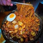 서울·수도권 돌판짜장 맛집 3 불향과 열기가 살아 있는 맛 | 식신 서울·수도권 돌판짜장 맛집 3 – 불향과 열기가 살아 있는 맛 | 식신
