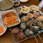 욱이네 불타는 조개구이&전골 - 부산, 사하구 감천동 | 맛집검색 식신
