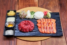김천재의 육회반한연어 - 서울 강남, 신논현 영동시장 | 맛집검색 식신