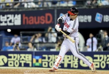 52일만에 외치는 ‘단독 1위 LG’… ‘4번타자’ 문보경의 손끝에서 완성됐다 | 스포츠 월드 52일만에 외치는 ‘단독 1위 LG’... 