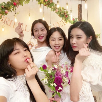 유빈이 올려준 원더걸스 4인방 셀카 - 스퀘어 카테고리