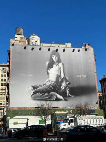 더쿠 - 제니 뉴욕에 걸린 캘빈클라인 전광판 멋있다