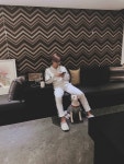 남준이 미술작품도 꼭 자기같은거 샀네.. - 방탄소년단(BTS) 카테고리