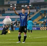유티 왜 포장됐음...? - 국내축구 카테고리