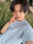 더쿠 - 손엔 나비밴드 달구....풀배경 찾아서는 잔뜩 화난 연준씨 쓰는 연냥이 생각하면