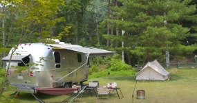 더쿠 - 캠핑차도 예뻐ㅋㅋㅋ 저건 시즌1때 석지니잤던 텐튼가ㅋㅋ