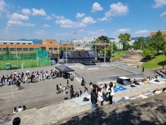 뉴진스 오늘 축제 직캠 찍기 좋겠다 - 케이돌토크 카테고리