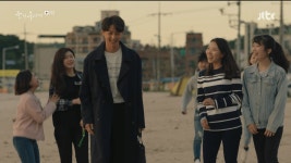 젊혜자 시절에도 스마트폰 나오는딩... 혜자네 집 대문도 번호키고 - 드영배 카테고리