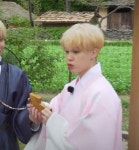 족발을 든 꽃도령 (아님) - 방탄소년단(BTS) 카테고리