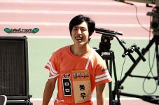 더쿠 - ♡7년전 오늘의 동우♡ 130903 아이돌육상대회(ㅅㅇㅈㅇ)
