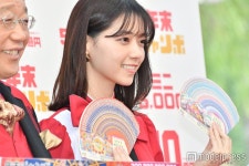 더쿠 - 오늘 도내에서 열린 연말 점보 복권 추첨 이벤트에 쇼후쿠테이 츠루베, 사토 타케루와 함께 참석한 나나세 사진