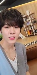 피오티는 우석이에게 우주폰을 제공해달라 - 김우석 카테고리