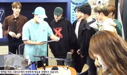 내최애 우뚝 솟은거봐 ㅋㅋㅋ개설렘 - 케이돌토크 카테고리