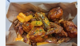 ㅇㅋㅌ 이거 푸라닭에서 무슨치킨인것같아? - 케이돌토크 카테고리