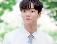 원덬기준 둘이 비슷한 재질로 생긴 배우와 남돌 - 스퀘어 카테고리