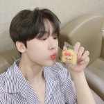 나 산하 입덕한거같은데 예쁜사진 좀 줄 수 있을까?❤️ - 아스트로(ASTRO) 카테고리