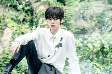 더쿠 - 김우석 적월 뮤비촬영 비하인드 사진