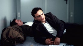 해외 비평가에게 <카프카가 리메이크한 카사블랑카 같다>는 평을 들은... 리메이크한 카사블랑카 같다>는...