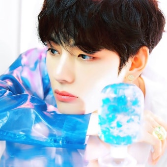 김태형 보정본 또 올라왔는데 진짜 얼굴 사람이 아님.................... - 방탄소년단(BTS) 카테고리